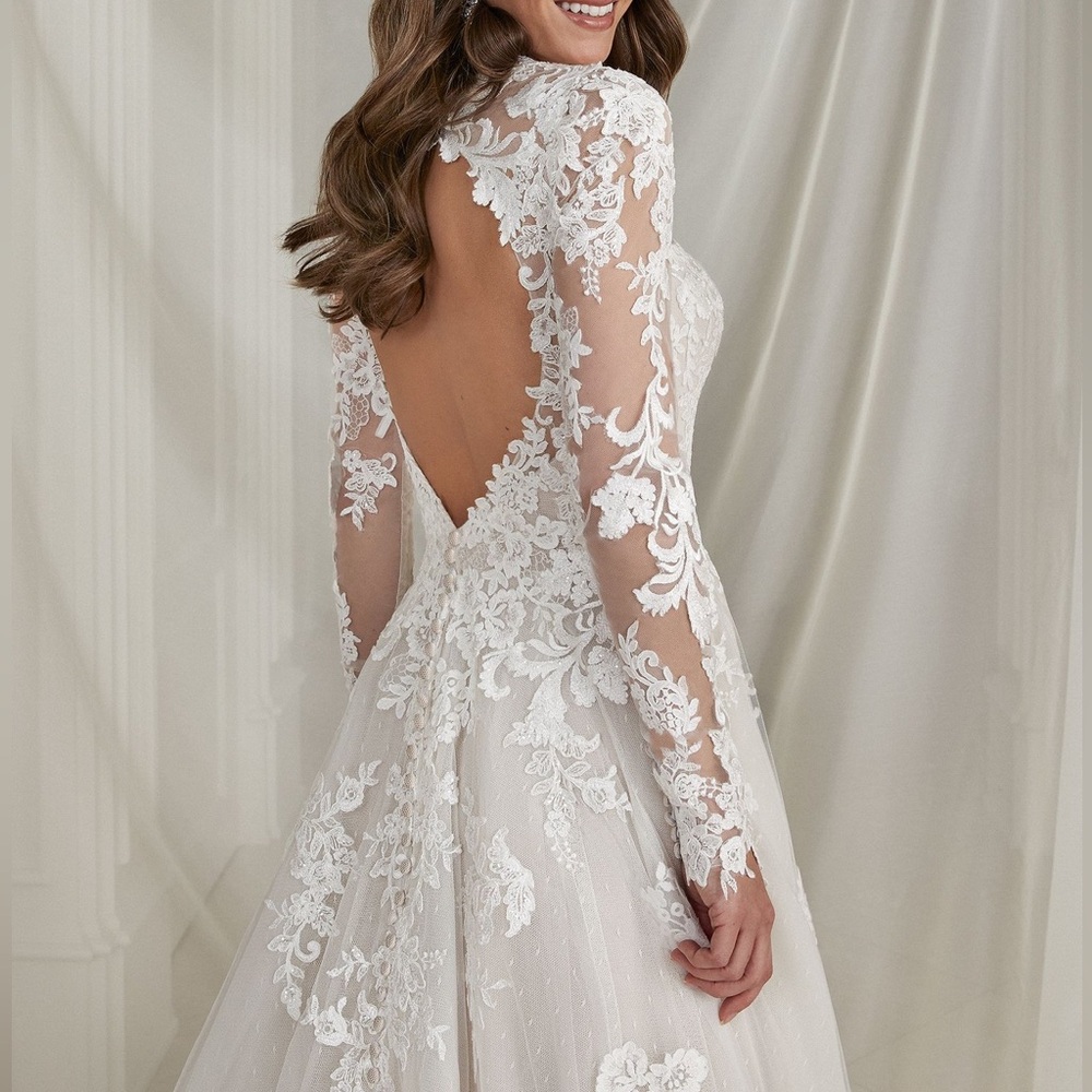Elegant White Lace Wedding Dress